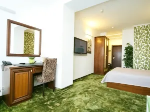 Petrovskij Passazh Hotel
