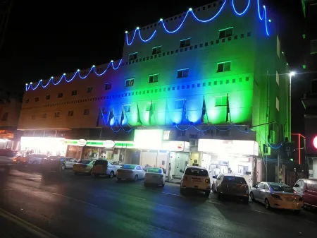 Holiday Apartments for Residential Units Отели рядом с достопримечательностью «Marjan Island»