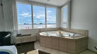 South Pier Inn - Hot Tub