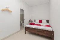 RedDoorz @ Gedangan Sidoarjo Hotels in Gedangan