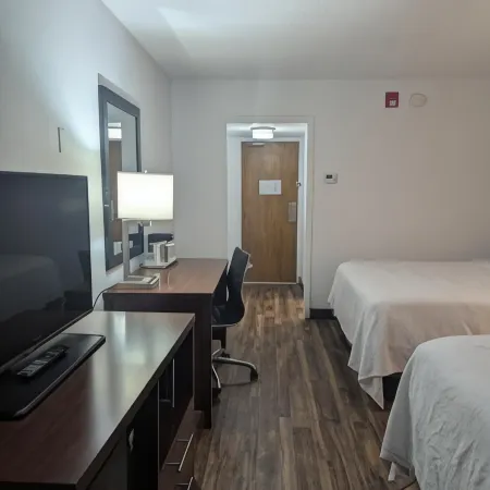 Plaza Hotel Denver Central Отели рядом с достопримечательностью «Арена «Денвер Колисеум»»