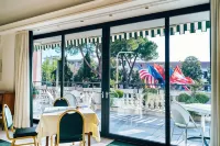 Ambassador Palace Hotel - breakfast