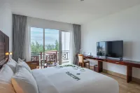 Hulhule Island Hotel