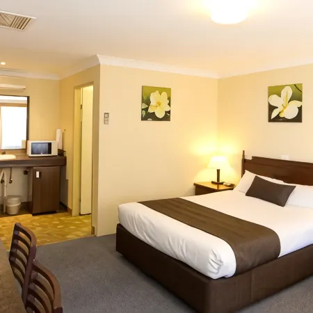 Hideaway Motor Inn