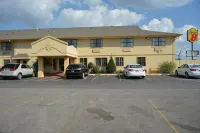 Super 8 by Wyndham Sulphur