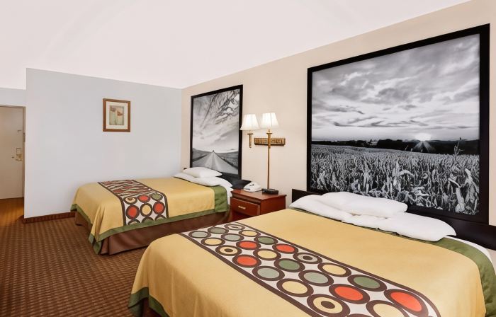 Super 8 by Wyndham Plainview