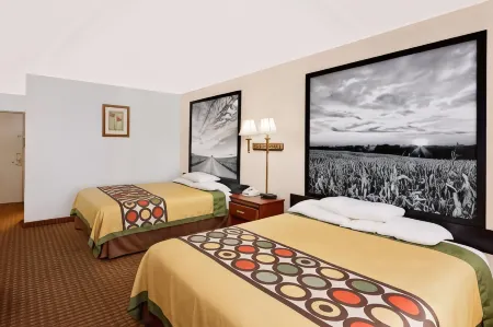 Super 8 by Wyndham Plainview