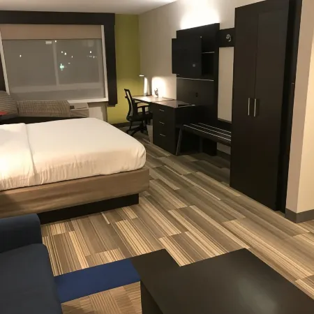 Holiday Inn Express & Suites CANTON by IHG