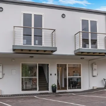 Apartments 521
