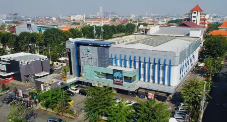 Bonnet Hotel Surabaya Отели в г. Gubeng