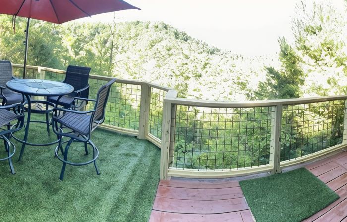 Private Mountain View cabin on 5 acres, great patio with creek below back patio.