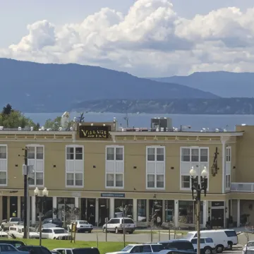 Fairhaven Village Inn