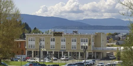 Fairhaven Village Inn