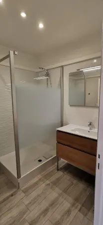 Apartment facing the port, sea view, renovated 2022 65m2 Отели в г. Бандоль