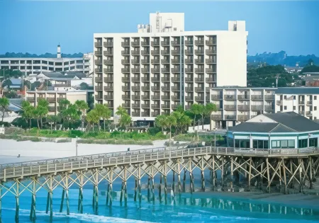 Holiday Pavilion Resort on the Boardwalk Отели рядом с достопримечательностью «Сиборд Коммонс»