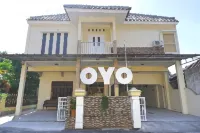 Ayuning Guest House Syariah Semarang Mitra RedDoorz Hotels in Lempongsari