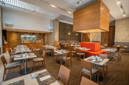 Hilton Garden Inn Santiago - Airport Отели рядом с достопримечательностью «Парк Аркадия»