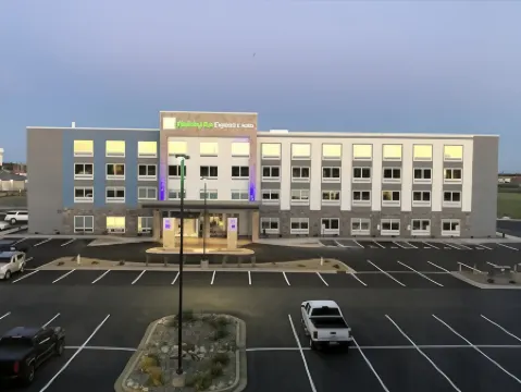 Holiday Inn Express & Suites TOMAH by IHG