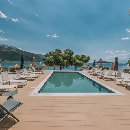Trizonia Bay Hotel