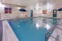 Country Inn & Suites by Radisson, Chambersburg, PA - Pools