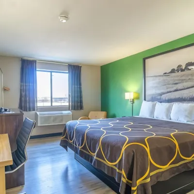 Super 8 by Wyndham Sioux City South Hotels near Green Valley Golf Course