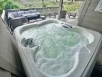 Hot Tub, King Beds, Mountain Views on Balcony & Patio