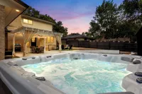 Family Retreat in the Heart of San Antonio! Heated Pool - Hot Tub - Game Room - สระว่ายน้ำส่วนตัว