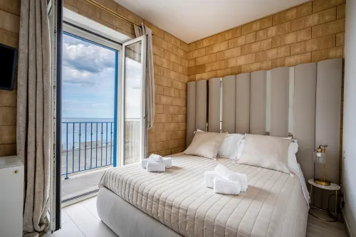 Terra | 2-Bedroom with Shared Kitchen & Balcony – Seafront Location