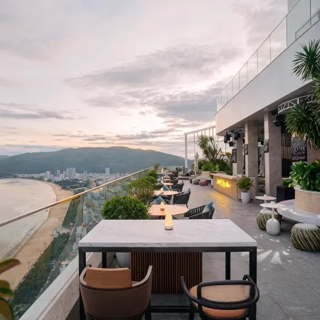 TMS Sea Condotel Quy Nhon Отели рядом с достопримечательностью «Мемориал Победы»