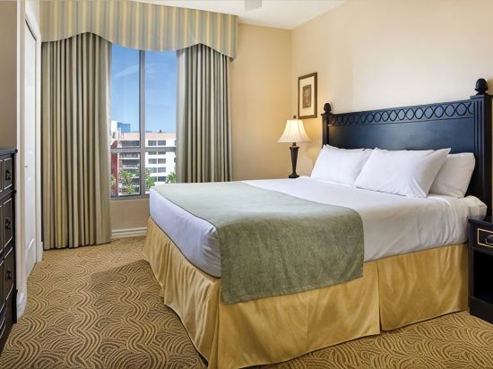 2 Bed 2 Bath Las Vegas - Pools, Hot Tubs, Cabanas and More!