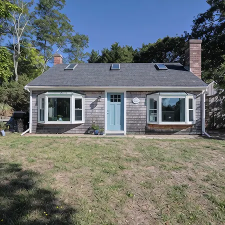 Bright & open private home, close to beach. Renovated clean and pet friendly!