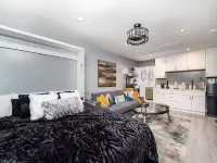 Melrose Exec Studio Queen + Bunk - Pet-Friendly Hotels in Vista