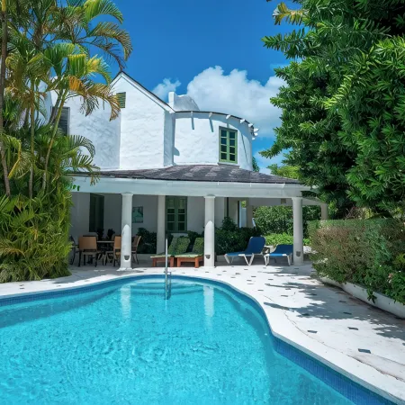 Expansive views of the south coast shopping and entertainment all within 10 min walk.