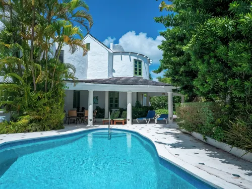 Expansive views of the south coast shopping and entertainment all within 10 min walk. - 2-Star