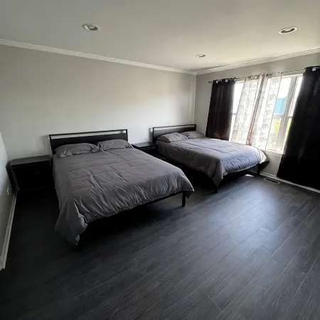 Modern Suburban Oasis- 14 guest House. Family Friendly! Отели в г. Элджин