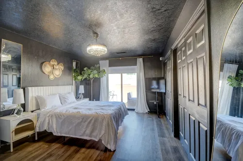 Sleeps 11! Mountain View’s. Fully renovated 4 Bedroom 3 Full Bathroom. - บังกะโล