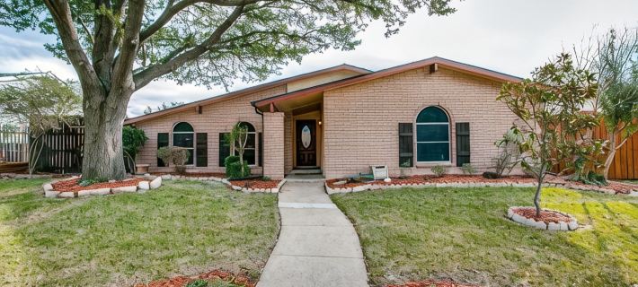 Modern Family Getaway Near Grandscape w/ Pool & Game Rooms! Hotels in The Colony