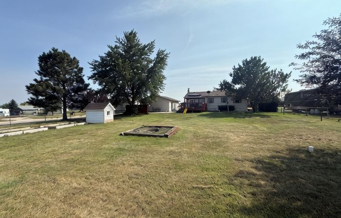 Spacious 4-bedroom house in beautiful Box Elder with AC