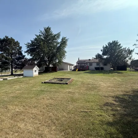 Spacious 4-bedroom house in beautiful Box Elder with AC Отели в г. Бокс Элдер