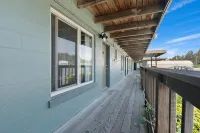 Crescent Beach Motel