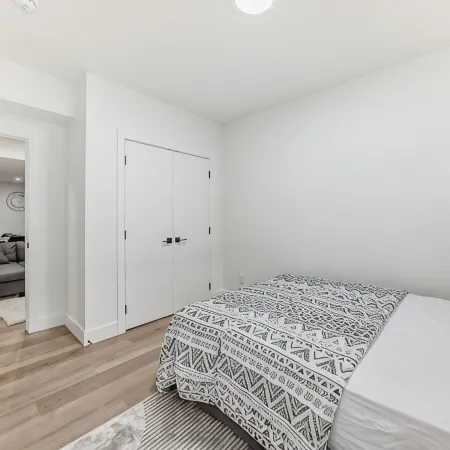 1-Bed, w/ In-Unit Washer & Dryer, Cozy Living,1-2 Min Drive to Anthony Henday!