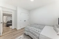 1-Bed, w/ In-Unit Washer & Dryer, Cozy Living,1-2 Min Drive to Anthony Henday! - 방갈로