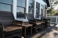 Great Home with All Amenities Feel Free to Inquire Monthly Rental, Dec, to Feb - 4-Star