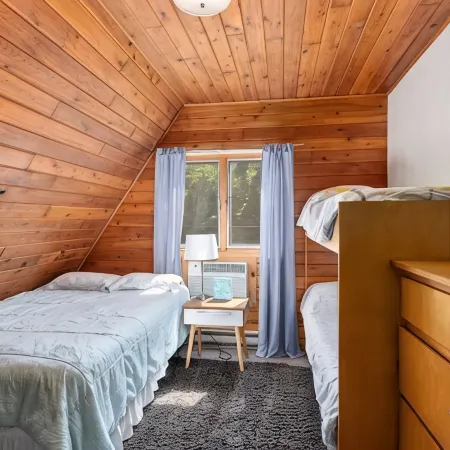 Cozy 2 bedroom 1.5 bath Lake House Cabin