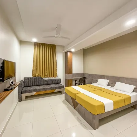 Stay Guru Hari Om Residency
