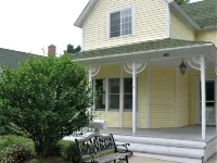 Charming 4 bedroom in the heart of Grand Haven! - 4-Star