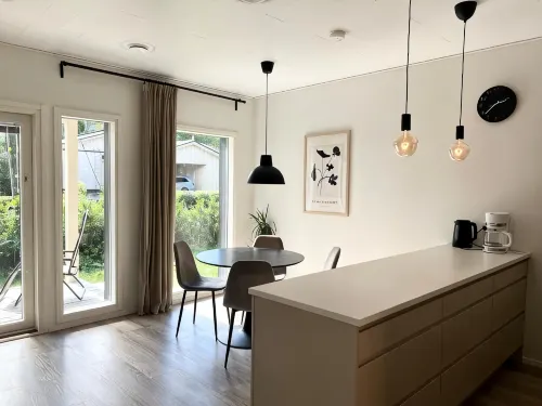 Modern 3BR House with Sauna & Parking