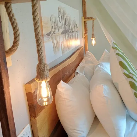 Zambezi Chalet. Game & Canoeing Safaris + Fishing.