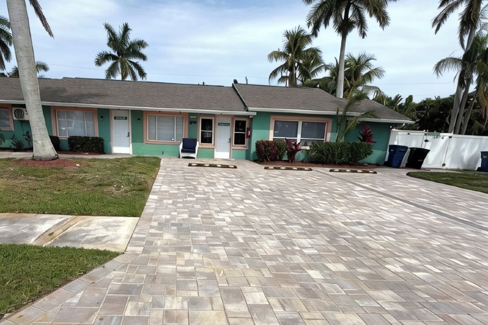 Photo 3 of 6