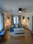 Charming 2-bedroom cottage with WiFi, AC in enjoyable Fort Madison - 무료 와이파이